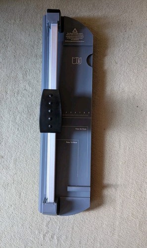Schneidemaschine papier und - schneidemaschine,